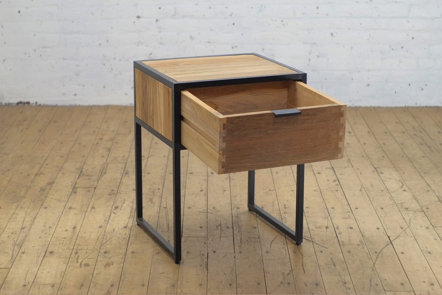 Tinker Side Table • 1 Drawer