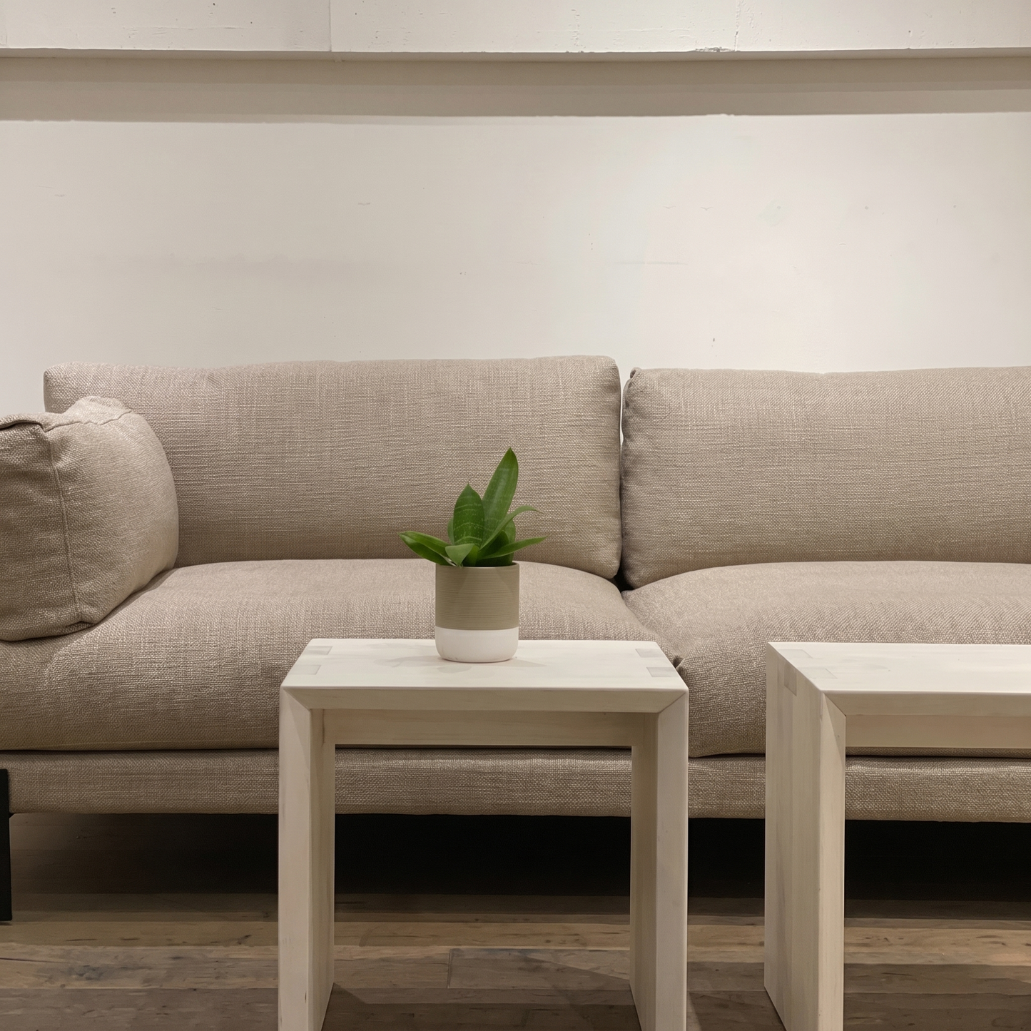 Christy Bench • Mango / Bleached