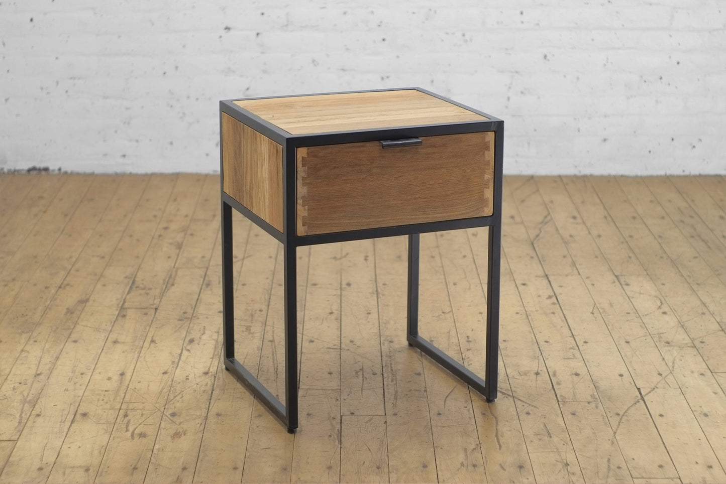 Tinker Side Table • 1 Drawer