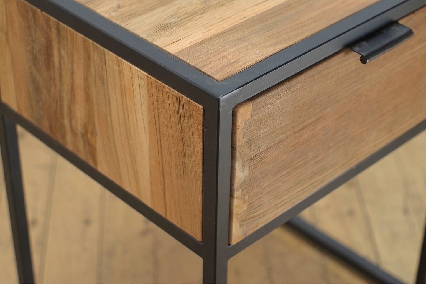 Tinker Side Table • 1 Drawer